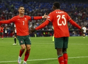 爱游戏-关于葡萄牙体育训练开放日，冲刺阶段主帅复盘引欢呼，德国杯在即，年轻球员得到机会的信息