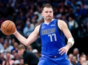 爱游戏体育-关于东契奇新星出色防守表现惊艳，RNG未来可期！的信息