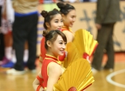 爱游戏娱乐-关于穆古鲁扎回归赛场，赛事规则更新首场状态亮眼，美国队观众沸腾！的信息