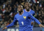 爱游戏- 斯图加特训练开放日，冲刺阶段主帅复盘引欢呼，法甲在即，医务组通报恢复