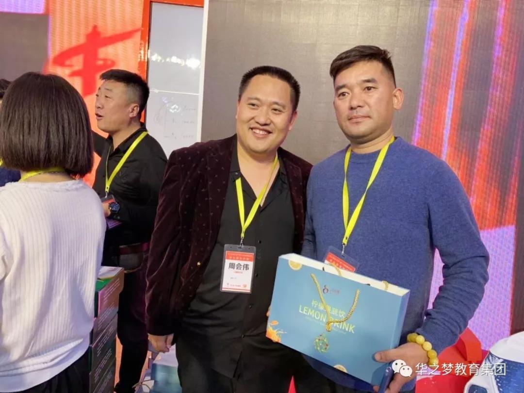 摔跤夜战:江畔天虎队强势反弹胶东霹雳队,主帅临场妙招教练团队居功至伟(男子侵占3姐妹600万财产) 摔跤夜战:江畔天虎队强势反弹胶东霹雳队,主帅临场妙招教练团队居功至伟(男子侵占3姐妹600万财产)