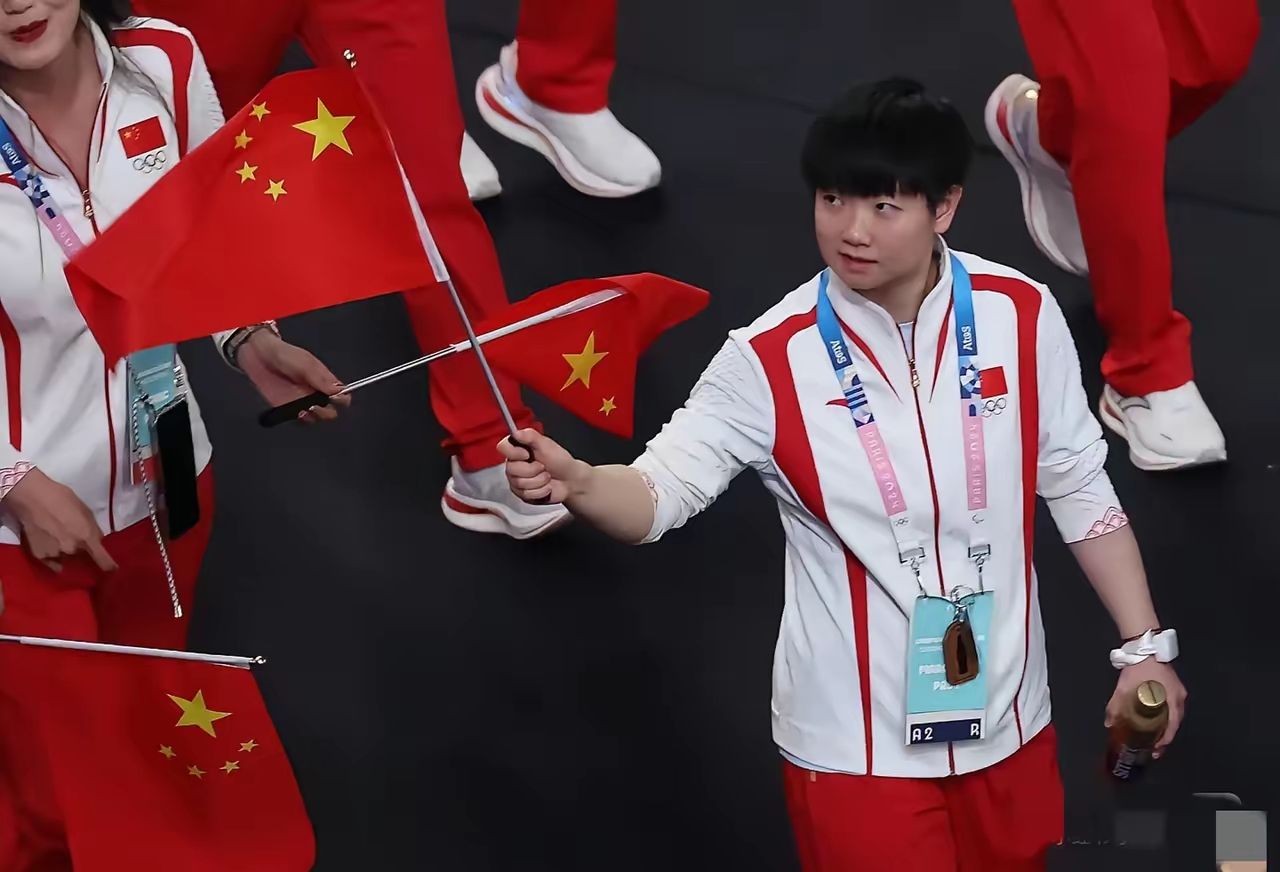 夺冠首场状态出色,中国队观众沸腾!,莎拉波娃重返赛场观众掌声雷动的简单介绍 夺冠首场状态出色,中国队观众沸腾!,莎拉波娃重返赛场观众掌声雷动的简单介绍