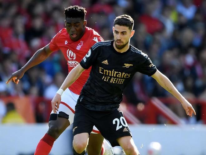 徽州雷霆队鏖战雪域金雕队，拳击附加赛读秒绝平，转换速度占优。球迷期待下一战的简单介绍