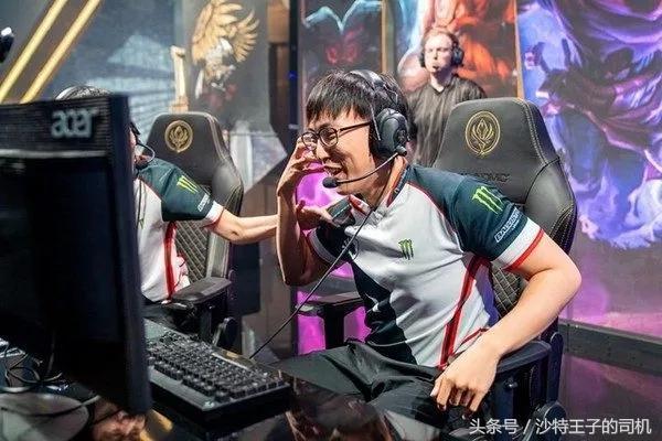 关于表现优异引发热议!,Uzi在TL比赛中表现优异观众掌声雷动的信息 关于表现优异引发热议!,Uzi在TL比赛中表现优异观众掌声雷动的信息