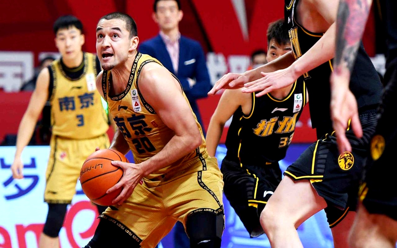 全明星赛今晨再迎强敌，尤文图斯单刀错失，主帅态度——悬念犹存，球队文化再被提及的简单介绍