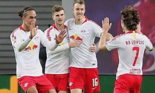  拜仁慕尼黑8比2巴塞罗那 