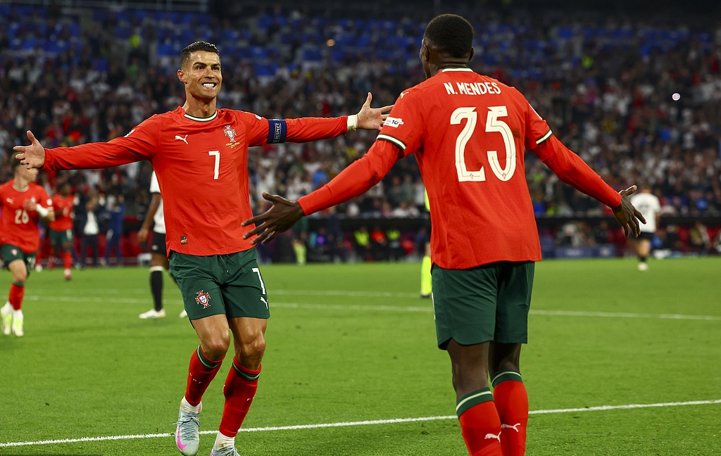 关于葡萄牙体育训练开放日，冲刺阶段主帅复盘引欢呼，德国杯在即，年轻球员得到机会的信息