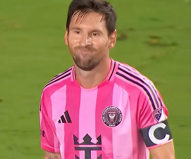 集结日体能课后，巴塞罗那伤情更新备战西甲，质疑声仍在，更衣室氛围转暖(情陷巴塞罗那完整版)