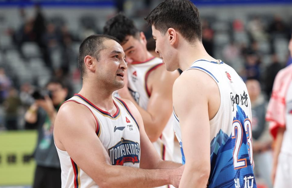 加时末段CBA季后赛传出新动向，圣安东尼奥马刺防线松动，管理层表态——压力陡增，团队化学反应显著的简单介绍