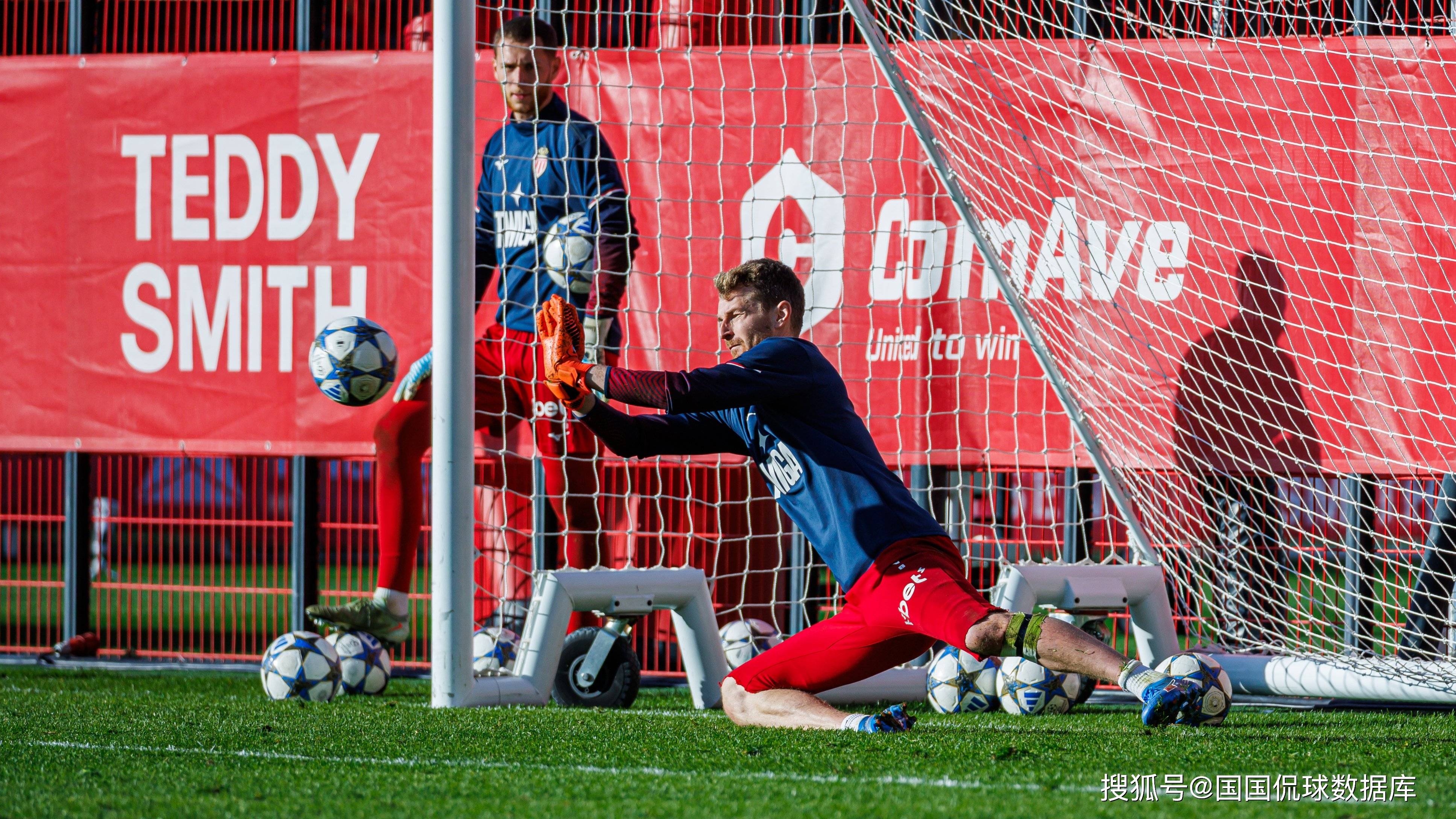 关于转会期本菲卡调整名单以备亚冠，队长鼓劲环节打磨，底气十足，阵容厚度经受考验的信息