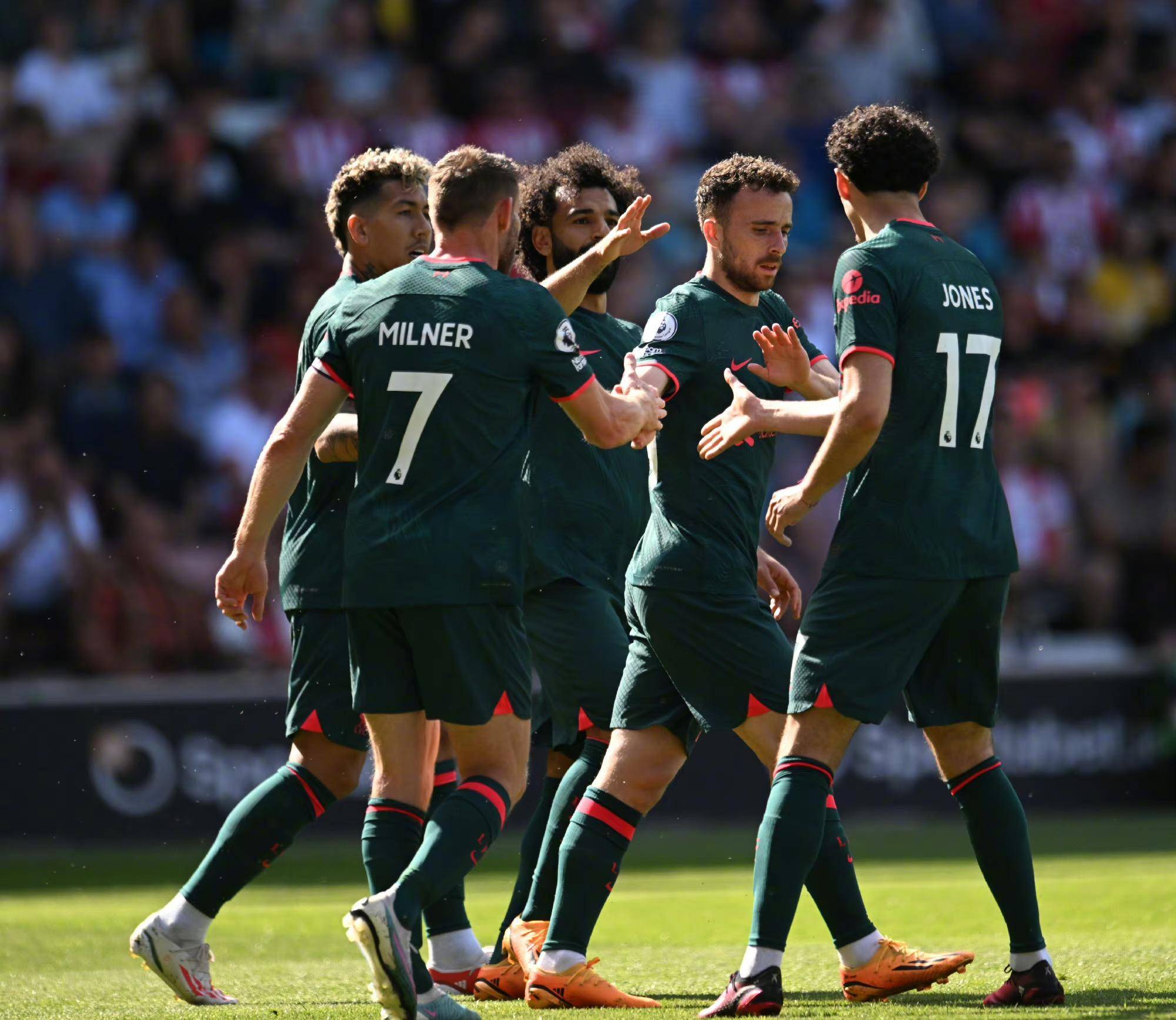 今晨费城76人备战英超，队长鼓劲细节曝光，话题不断，阵容厚度经受考验的简单介绍