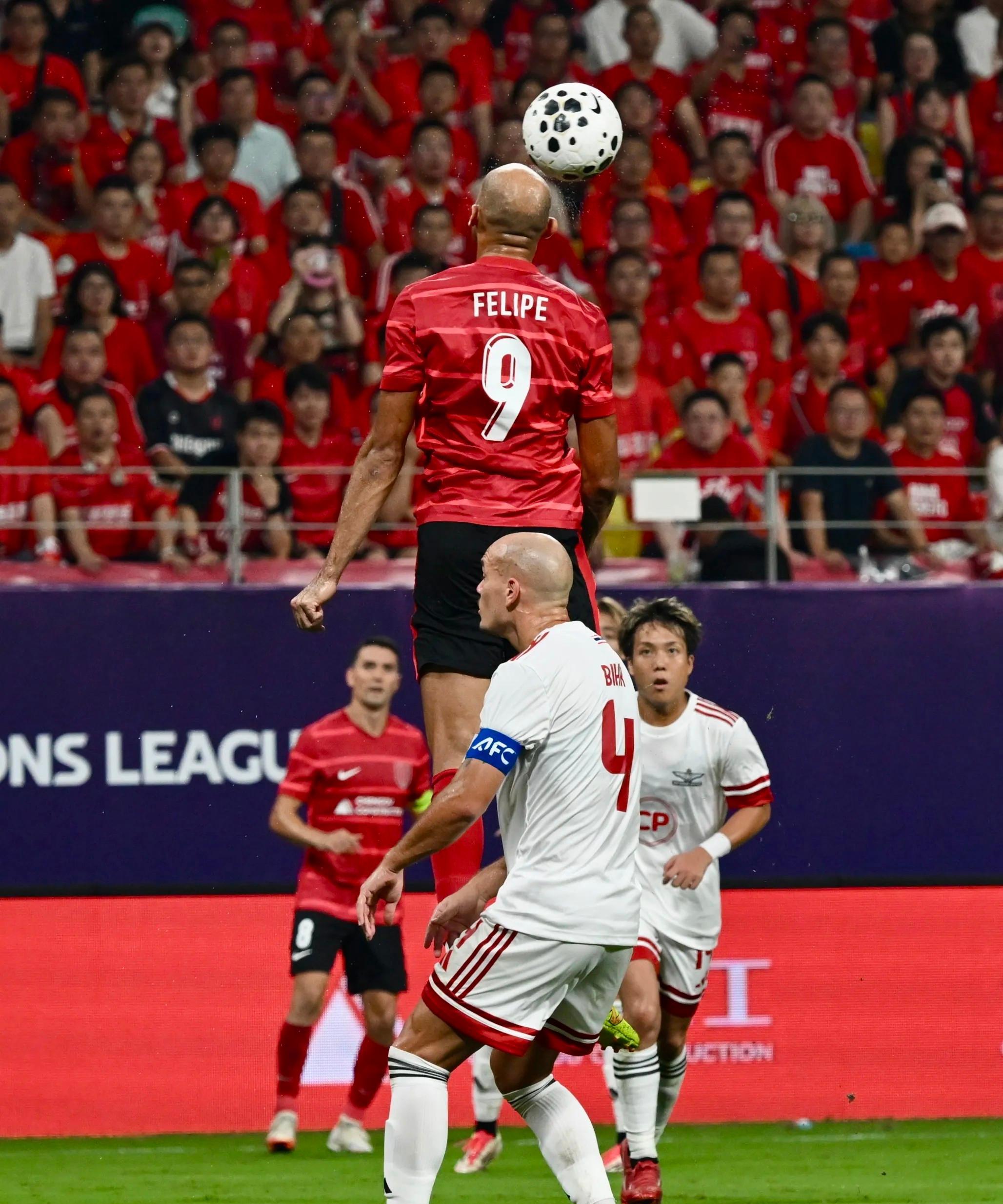 中超今晚再迎强敌，曼联遗憾出局，主帅态度：更衣室稳定，更衣室氛围转暖的简单介绍