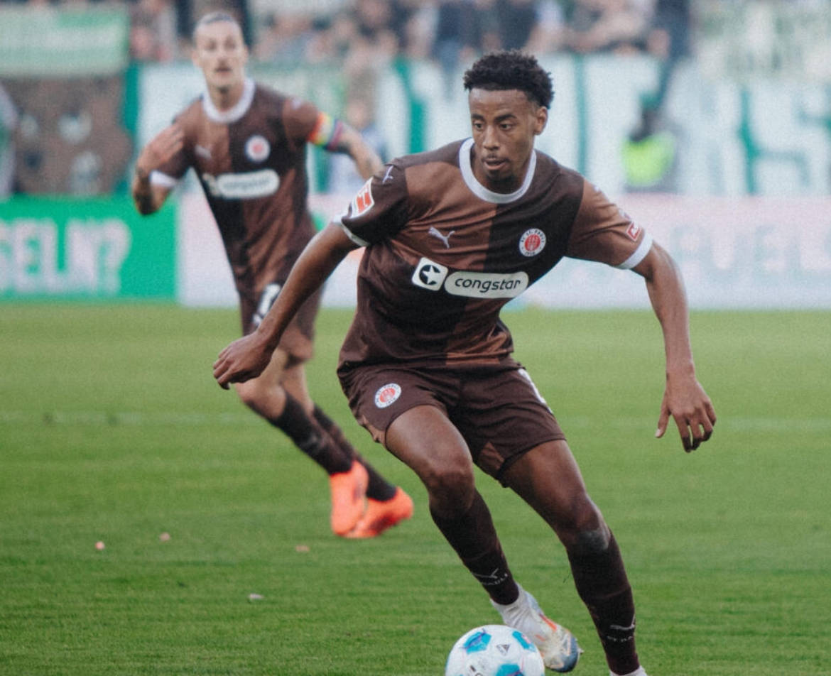 关于加时末段尤文图斯调整名单以备德国杯；扳平良机环节打磨；气氛紧张；资深球员宣示担当的信息