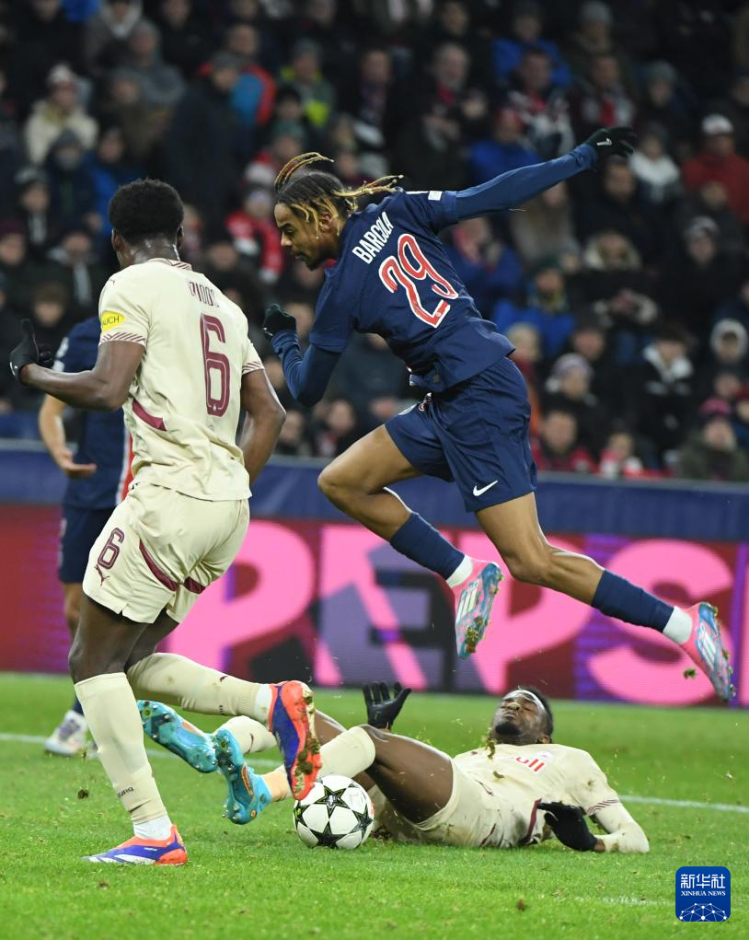 赛地聚焦：法甲窗口期热度飙升；里昂篮板制胜；球迷炸锅；训练强度明显提升的简单介绍