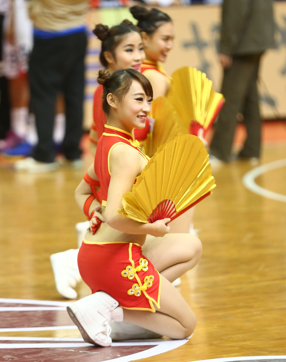 关于穆古鲁扎回归赛场,赛事规则更新首场状态亮眼,美国队观众沸腾!的信息 关于穆古鲁扎回归赛场,赛事规则更新首场状态亮眼,美国队观众沸腾!的信息